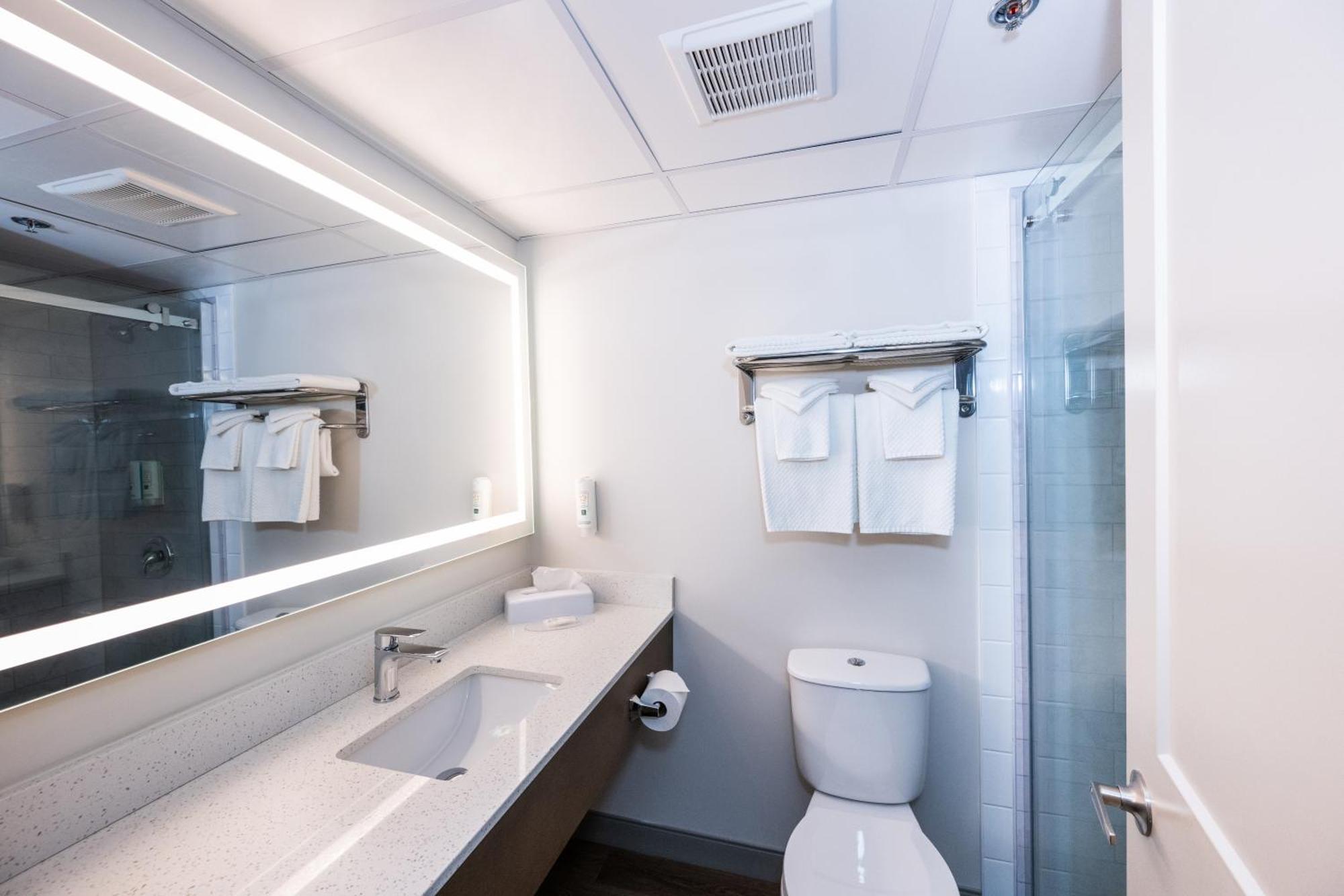 ווייטהורס Quality Inn & Suites מראה חיצוני תמונה