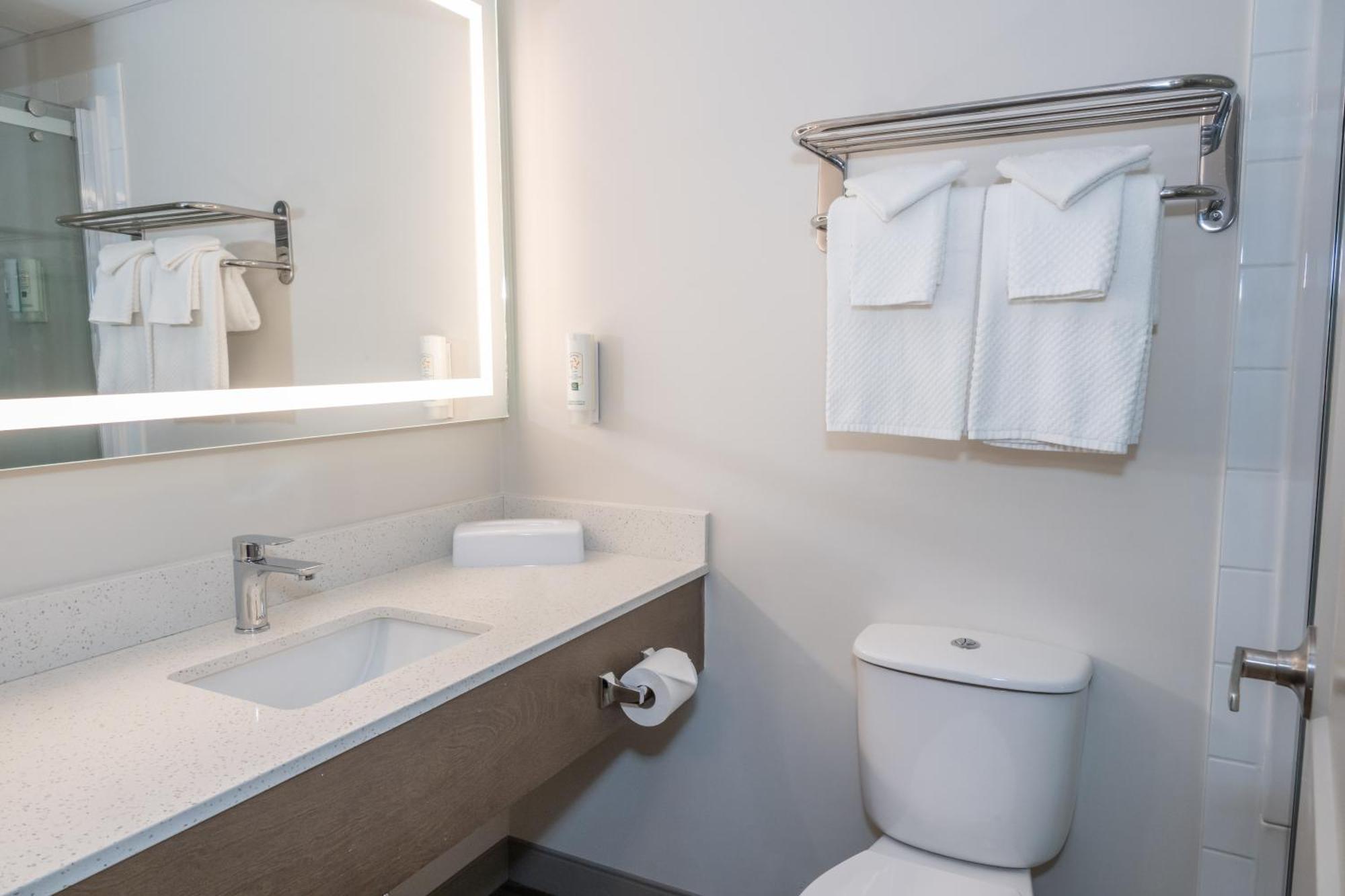 ווייטהורס Quality Inn & Suites מראה חיצוני תמונה