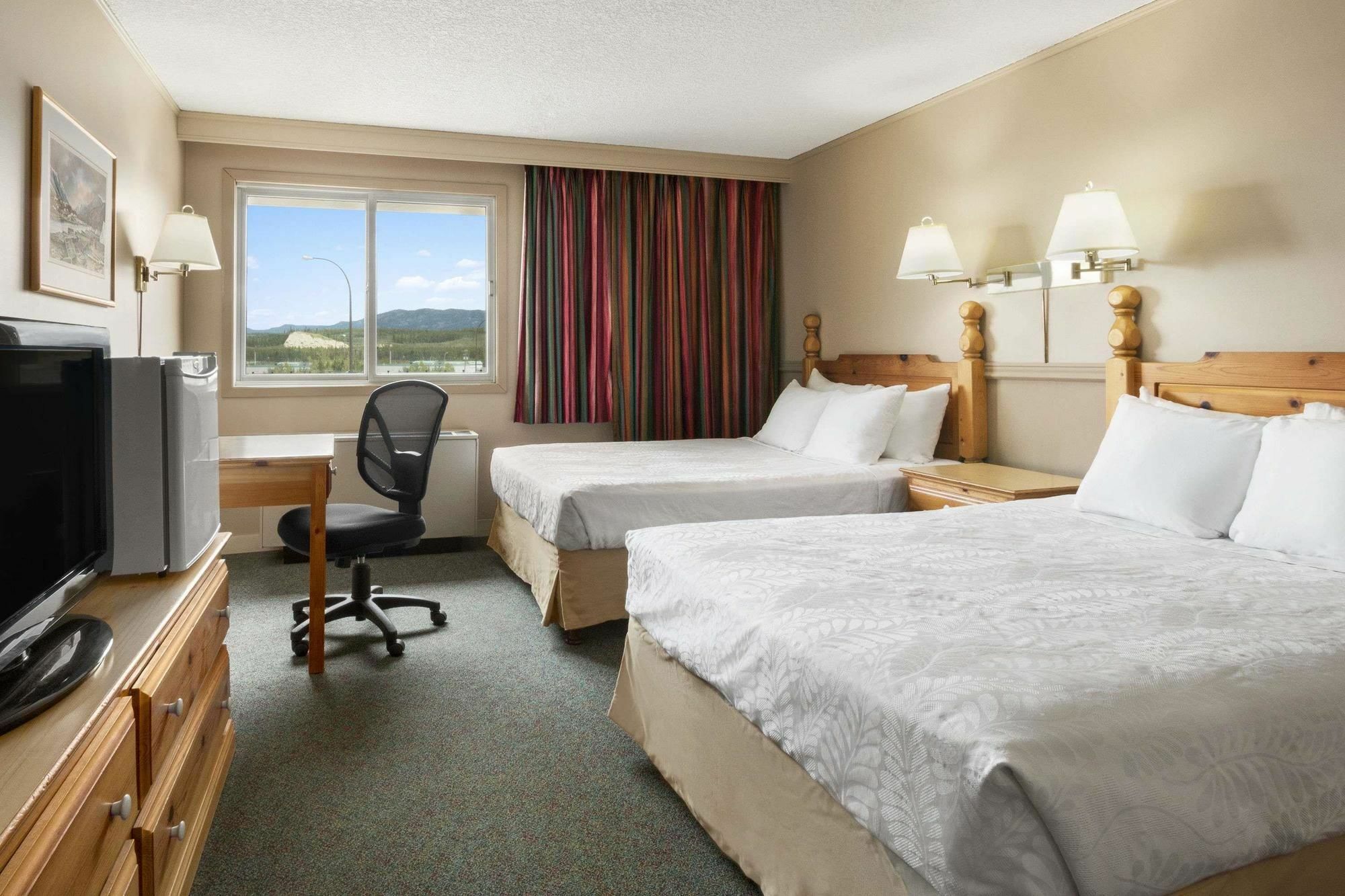 ווייטהורס Quality Inn & Suites מראה חיצוני תמונה